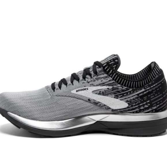 RARE Brooks Ricochet Sneakers Size